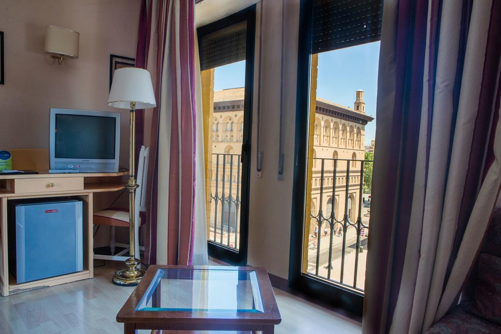 Hotel Tibur Zaragoza Exteriör bild
